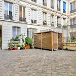 Urban Flat 09 - Stylish Triplex Champs-Elysees