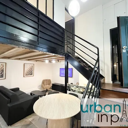 Urban Flat 09 - Stylish Triplex Champs-elysees Parigi