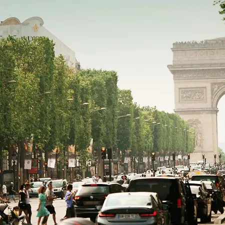 Urban Flat 09 - Stylish Triplex Champs-elysees * Parigi